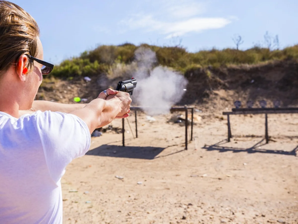 Outdoor handgun shooting-range practice